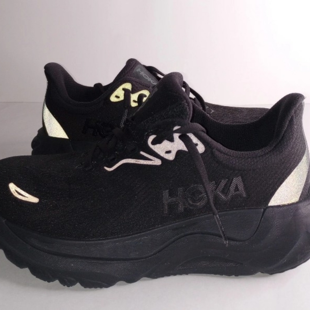 HOKA ARAHI 8 ALL BLACK WORN FOR 10MINS!!!!! WOMEN'S SIZE 8!!!